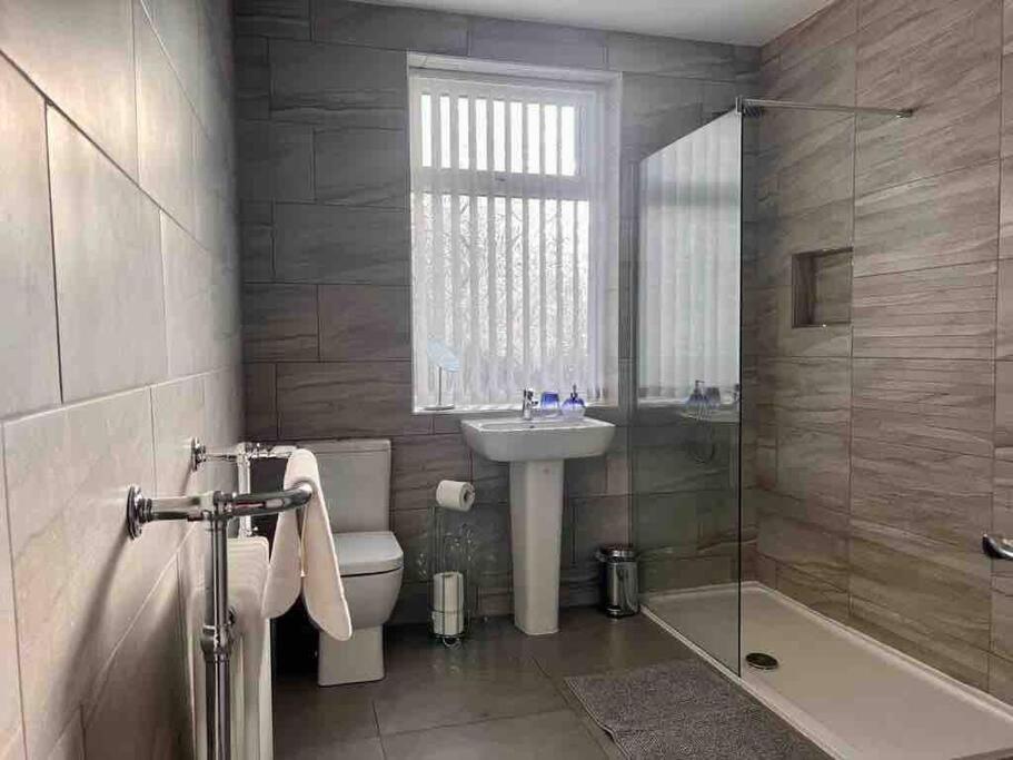 Anfield Home Sleeps 5 Close To Lfc Free Parking Liverpool Exterior foto