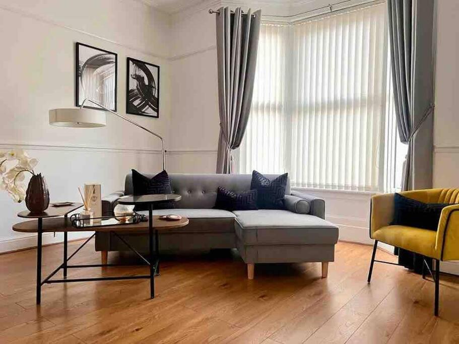 Anfield Home Sleeps 5 Close To Lfc Free Parking Liverpool Exterior foto